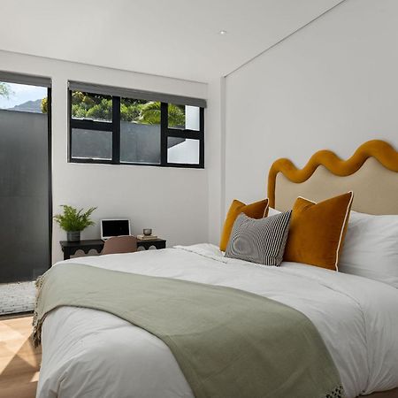 ホテル Neighbourgood 1St Crescent Camps Bay ケープタウン エクステリア 写真