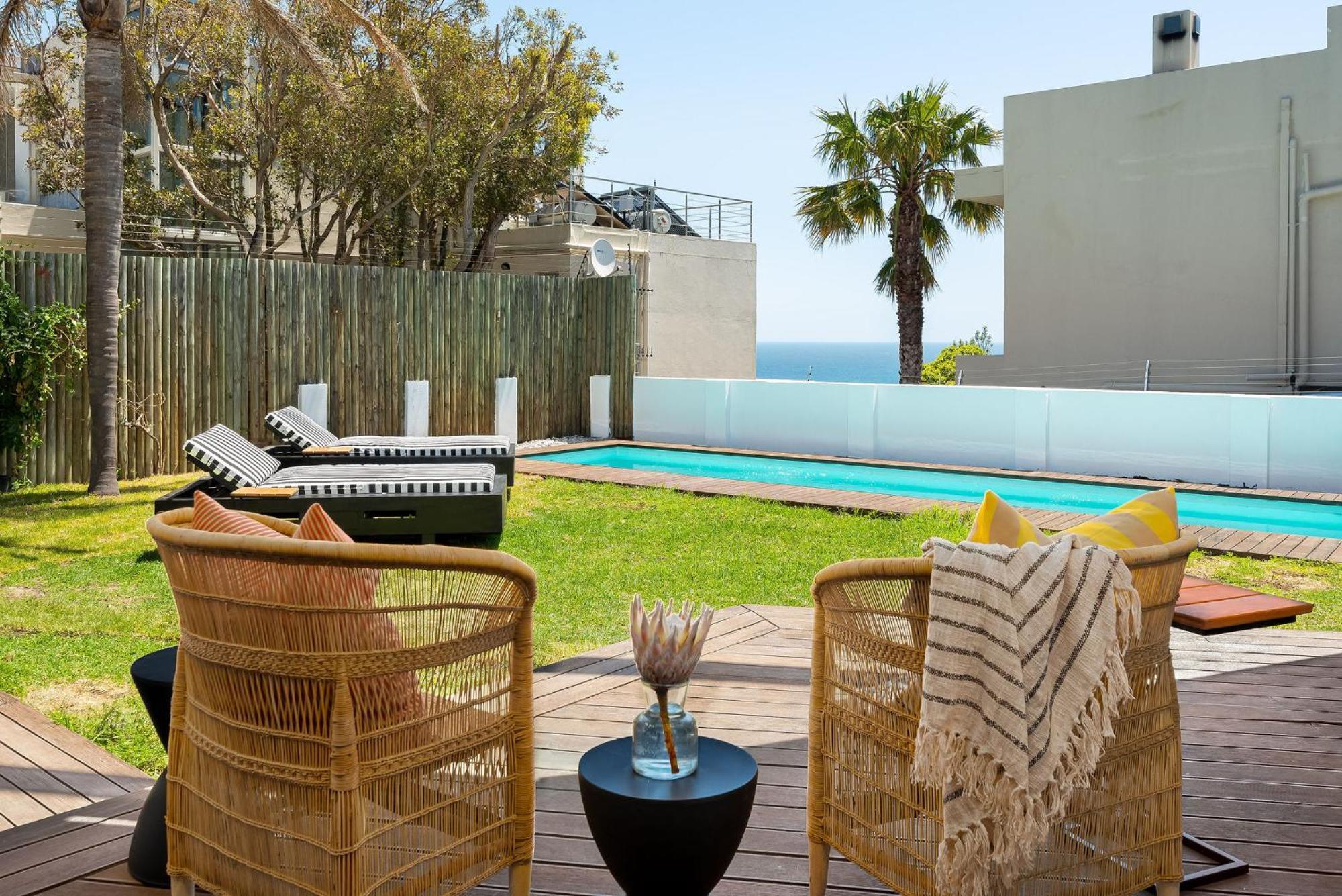 ホテル Neighbourgood 1St Crescent Camps Bay ケープタウン エクステリア 写真