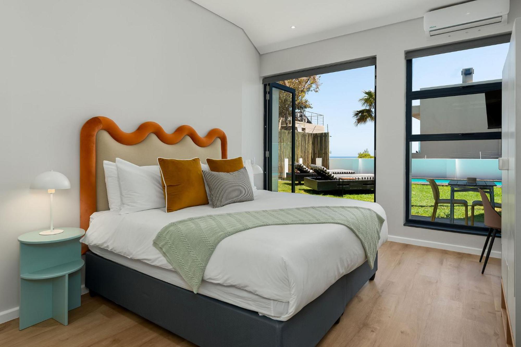 ホテル Neighbourgood 1St Crescent Camps Bay ケープタウン エクステリア 写真